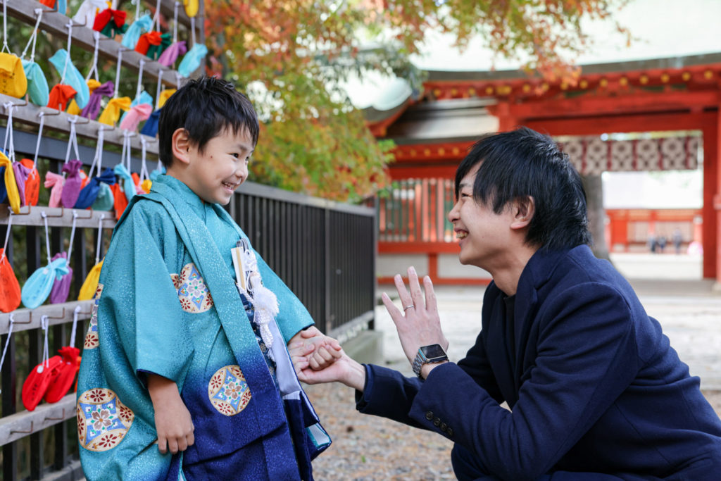大宮氷川神社 七五三 5歳 男の子 父親と一緒の笑顔